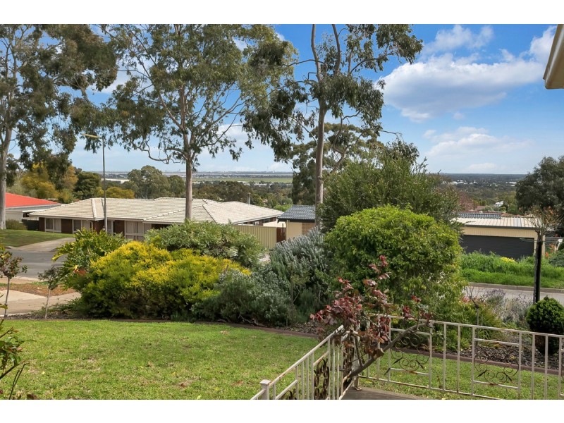 32 McKenzie Crescent, Gulfview Heights SA 5096