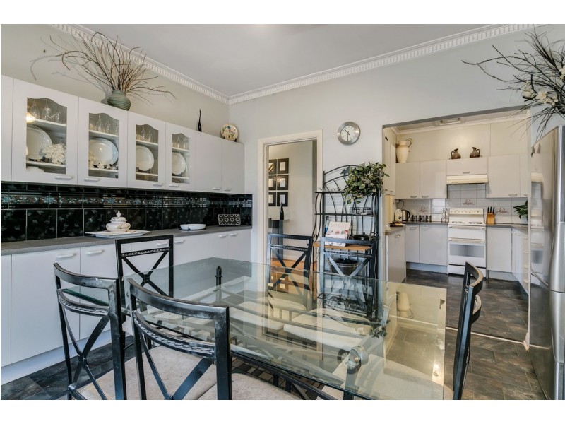 22 Heather Drive, Para Vista SA 5093