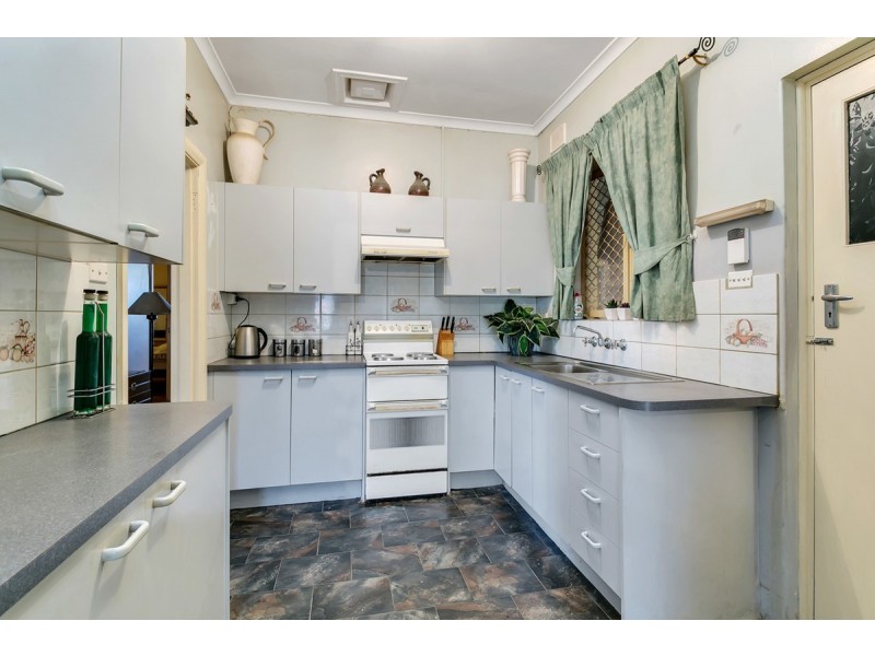 22 Heather Drive, Para Vista SA 5093