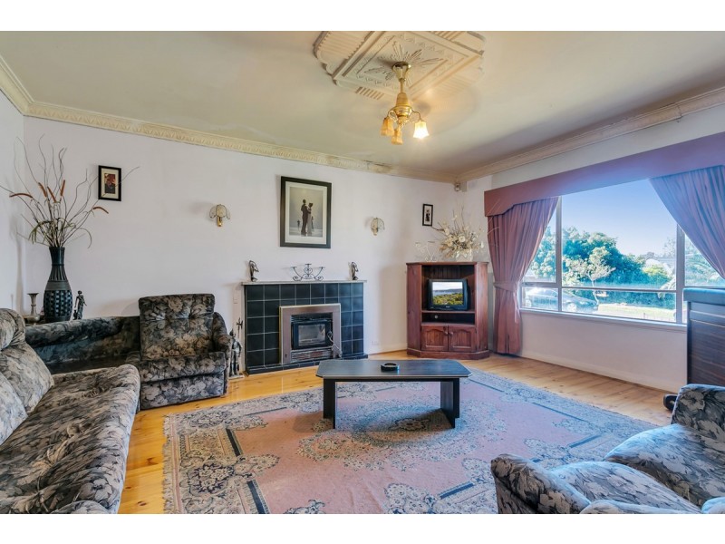 22 Heather Drive, Para Vista SA 5093