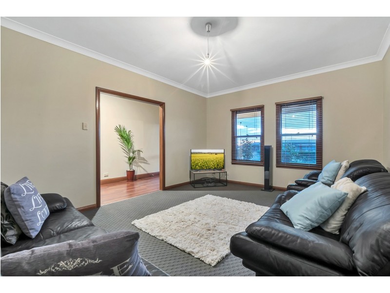 9 Deakin Avenue, Hope Valley SA 5090