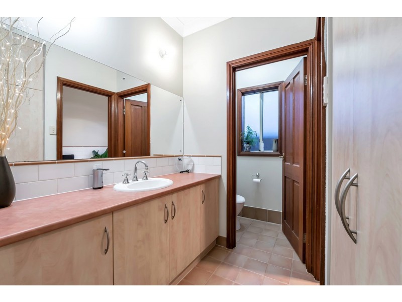 9 Deakin Avenue, Hope Valley SA 5090