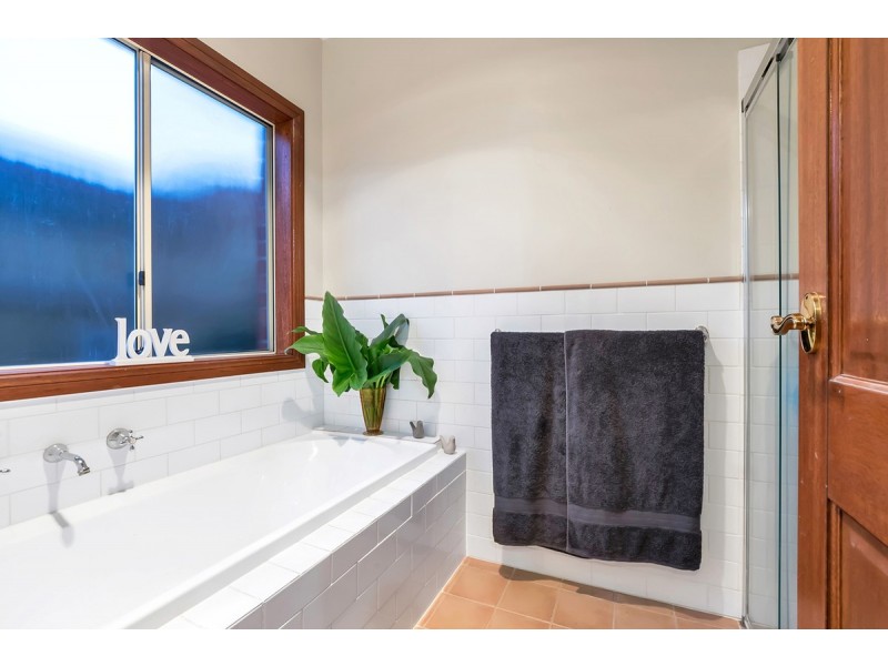 9 Deakin Avenue, Hope Valley SA 5090