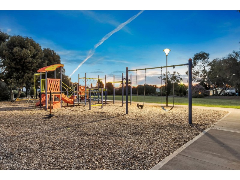 9 Deakin Avenue, Hope Valley SA 5090