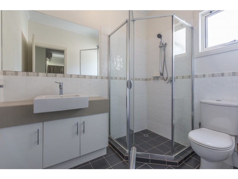 15 MacMillan Avenue, Mawson Lakes SA 5095