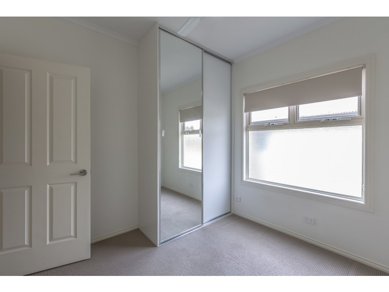 15 MacMillan Avenue, Mawson Lakes SA 5095