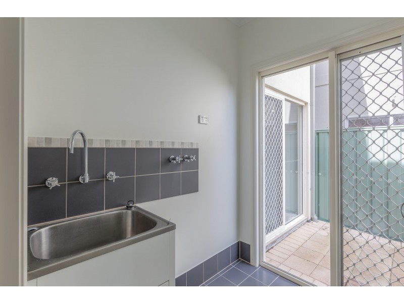 15 MacMillan Avenue, Mawson Lakes SA 5095