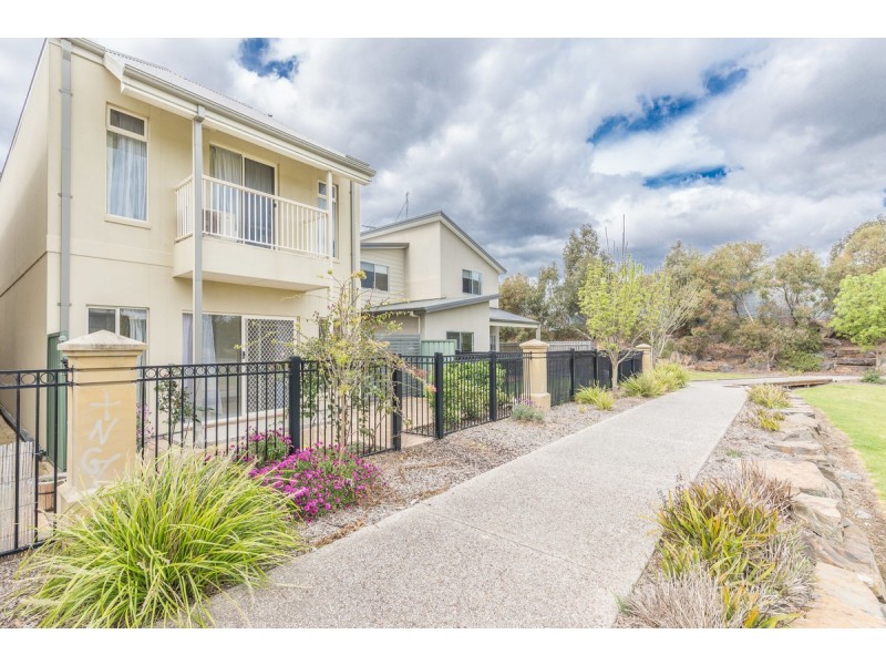 15 MacMillan Avenue, Mawson Lakes SA 5095