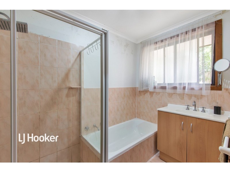 2 Minerva Crescent, Modbury Heights SA 5092