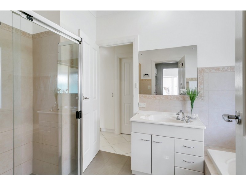 9 Sandpiper Chase, Mawson Lakes SA 5095