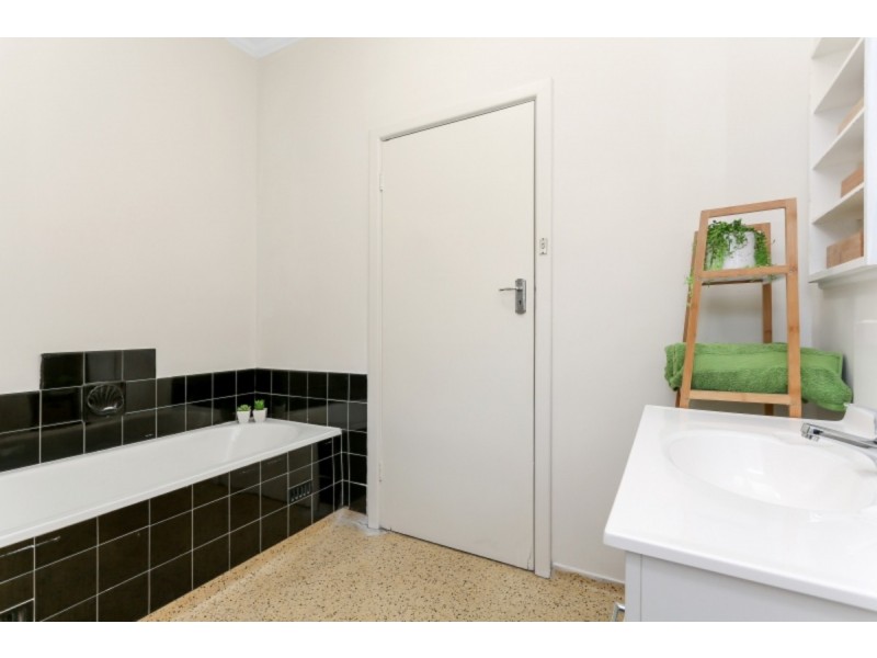 8 Selkirk Avenue, Clearview SA 5085