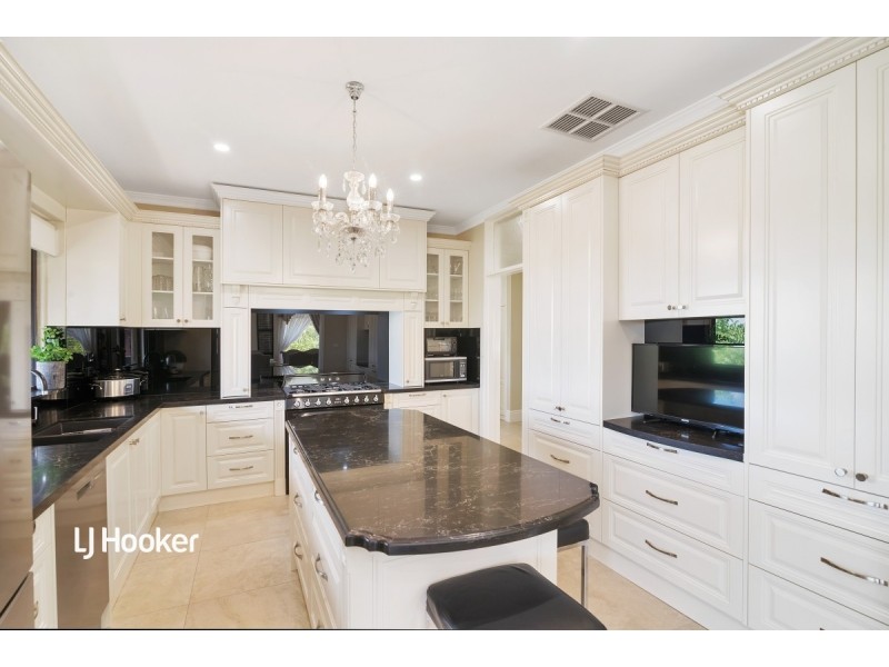 29 Flinders Drive, Valley View SA 5093