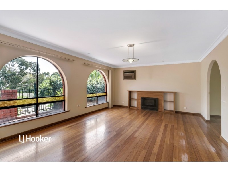 15 Deering Crescent, Banksia Park SA 5091