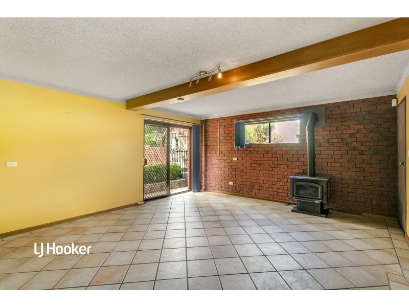 15 Deering Crescent, Banksia Park SA 5091