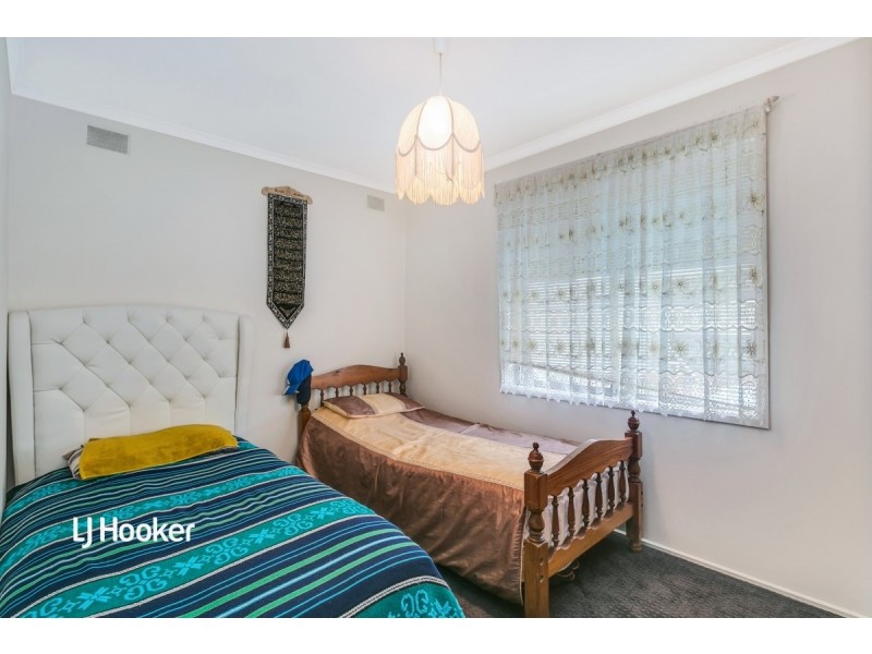 16 Sturt Road, Valley View SA 5093