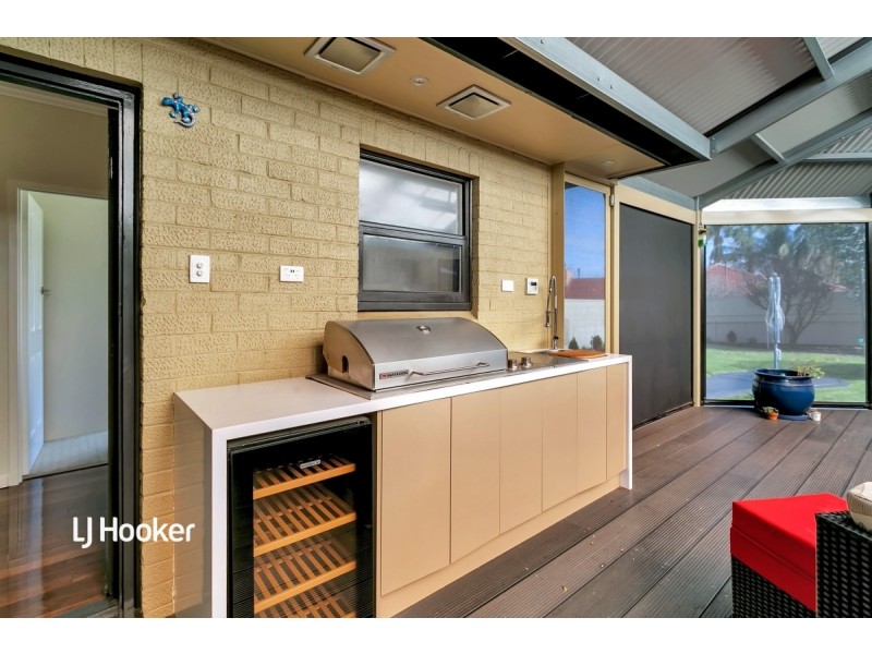 13 Carousel Street, Para Vista SA 5093