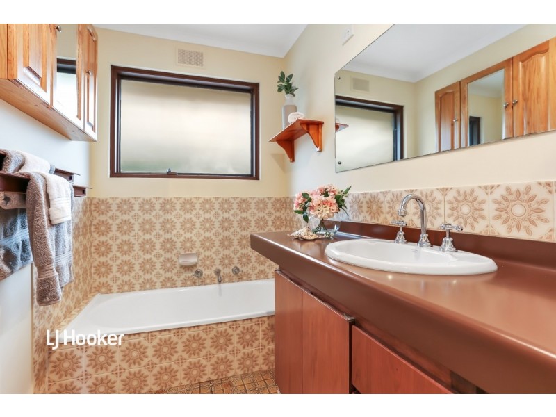 6 Chapman Crescent, Redwood Park SA 5097