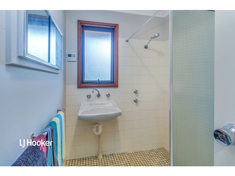 5 Hilliard Place, Para Vista SA 5093