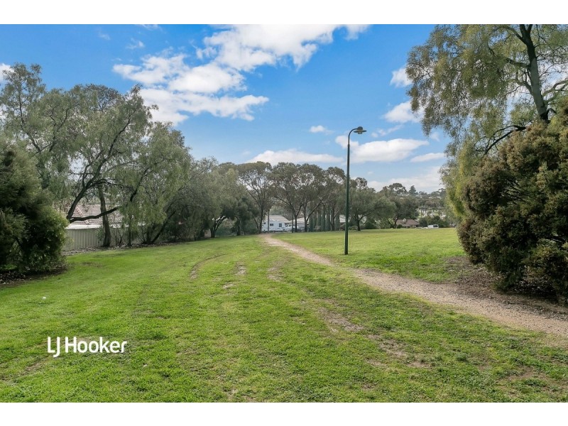 5 Hilliard Place, Para Vista SA 5093