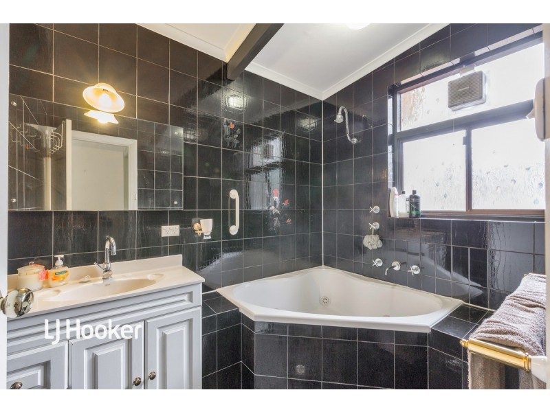 49 Knightsbridge Avenue, Valley View SA 5093