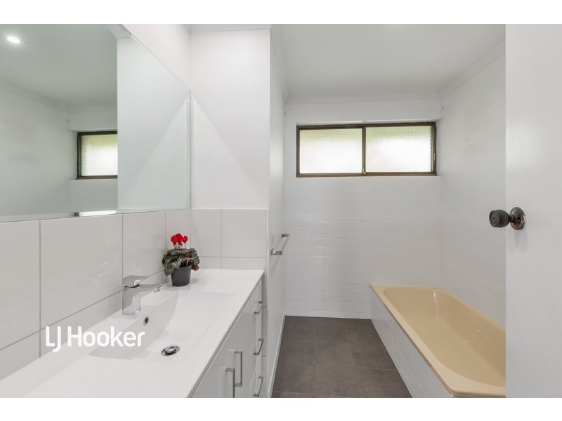 9 Gaylard Crescent, Redwood Park SA 5097