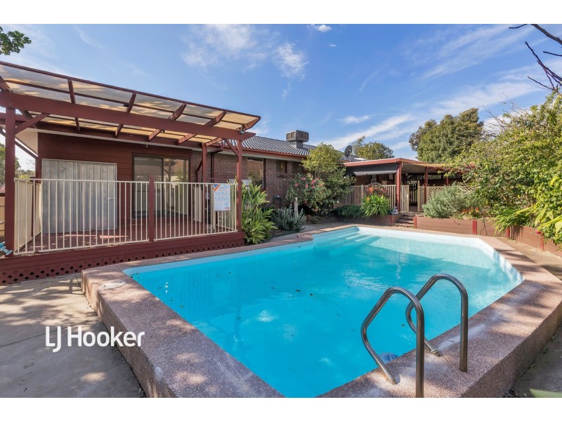 9 Gaylard Crescent, Redwood Park SA 5097