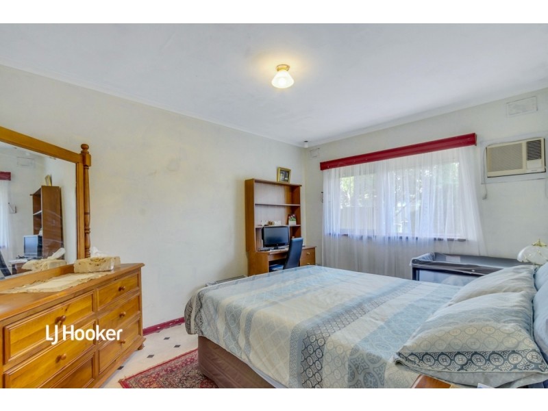 4 Canterbury Crescent, Valley View SA 5093