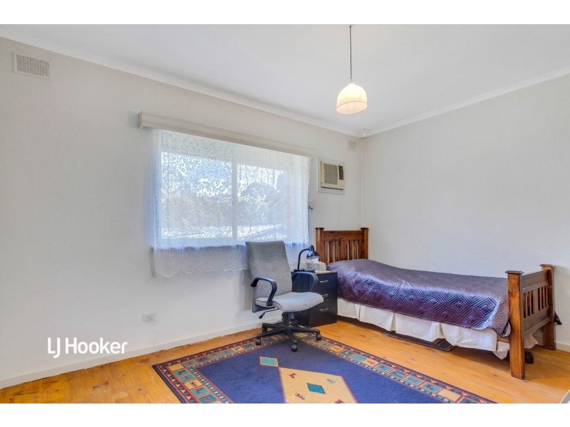 4 Canterbury Crescent, Valley View SA 5093