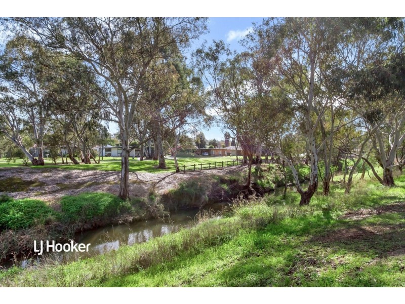 4 Canterbury Crescent, Valley View SA 5093