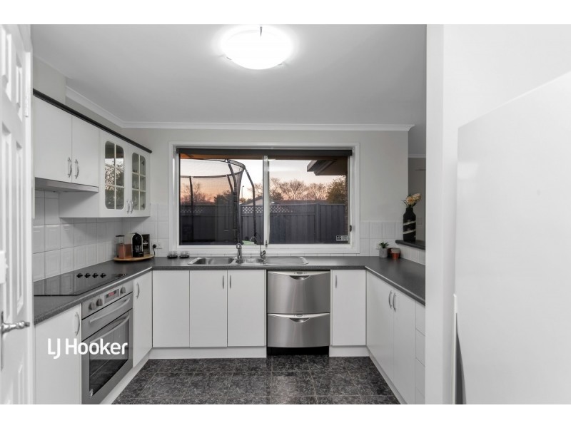 6 Gilchrist Close, Greenwith SA 5125