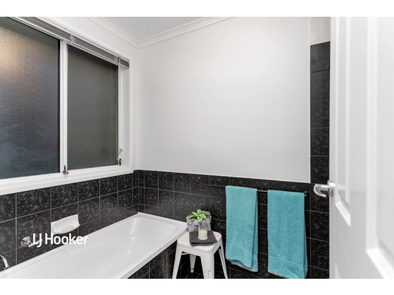 6 Gilchrist Close, Greenwith SA 5125