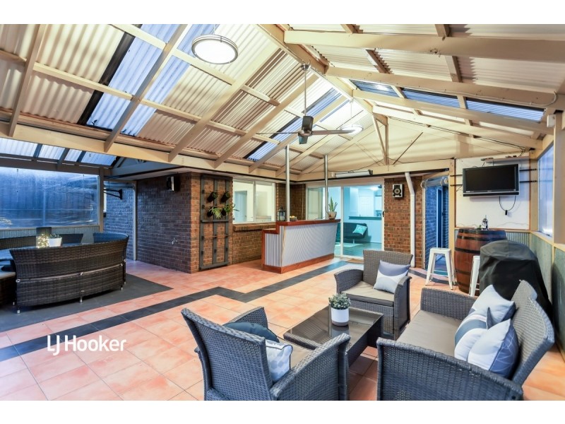 6 Gilchrist Close, Greenwith SA 5125