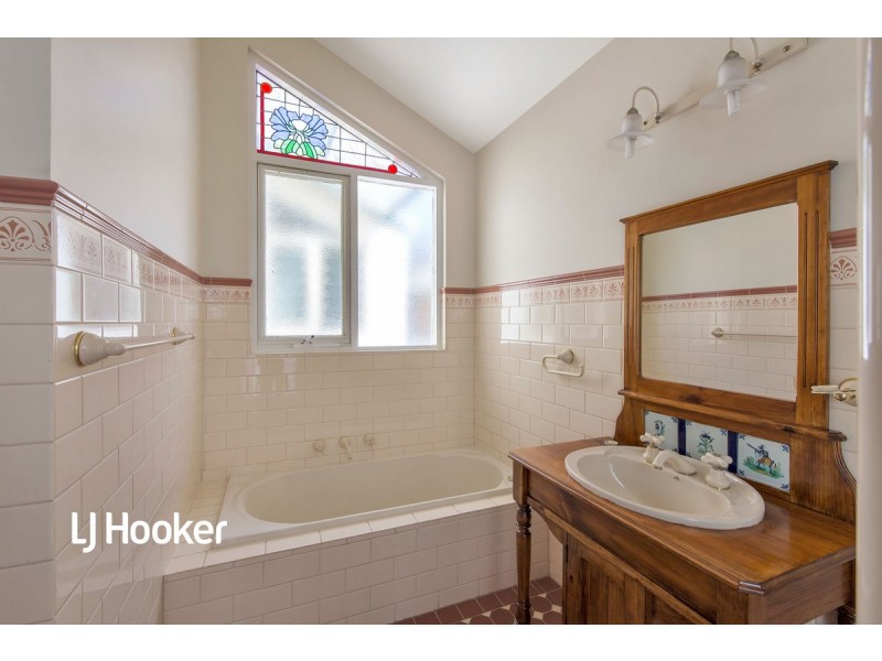3 Riverdale Road, Myrtle Bank SA 5064