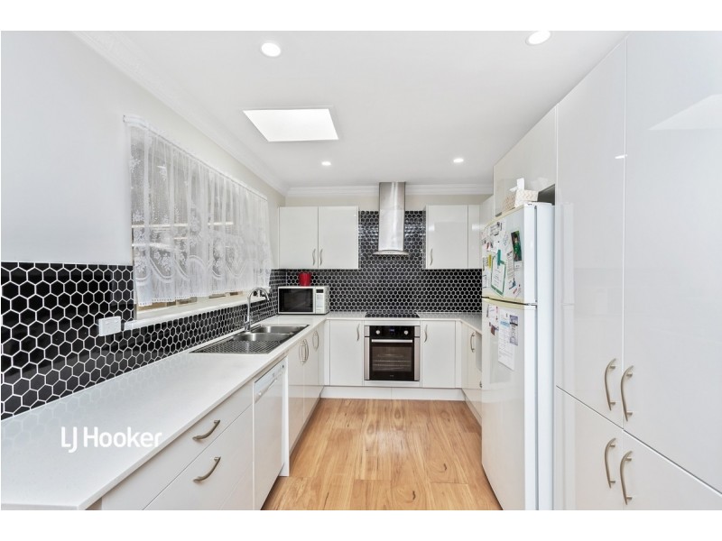 10 Carolan Crescent, Valley View SA 5093