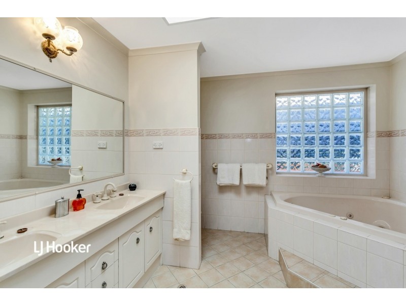 1 Sullivan Street, Fairview Park SA 5126