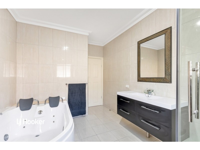 30 Clearview Crescent, Clearview SA 5085