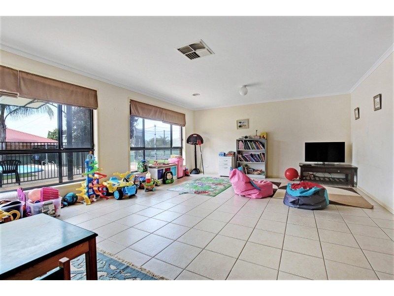 1 McKinlay Drive, Hewett SA 5118