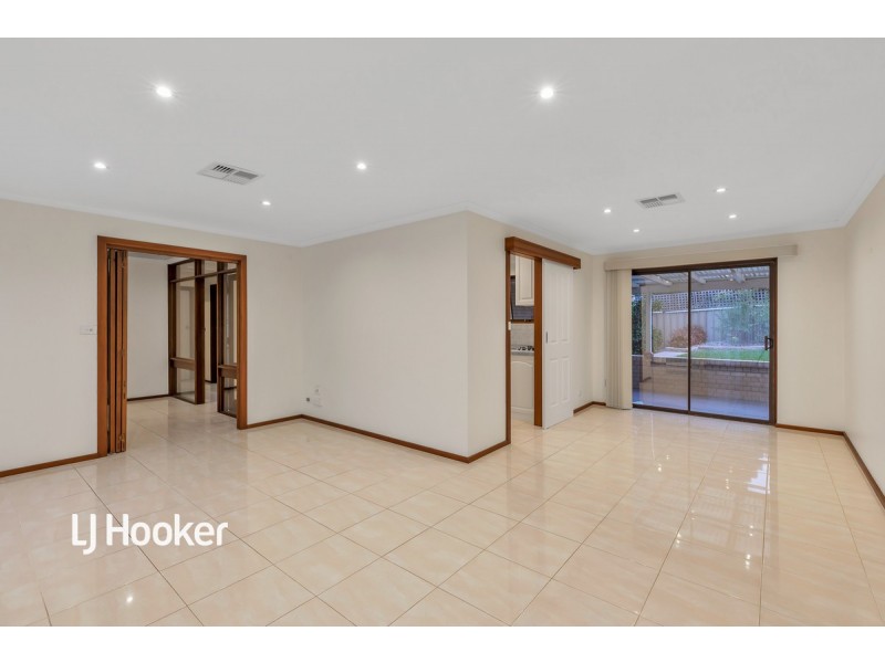 21 Whiteley Drive, Trott Park SA 5158