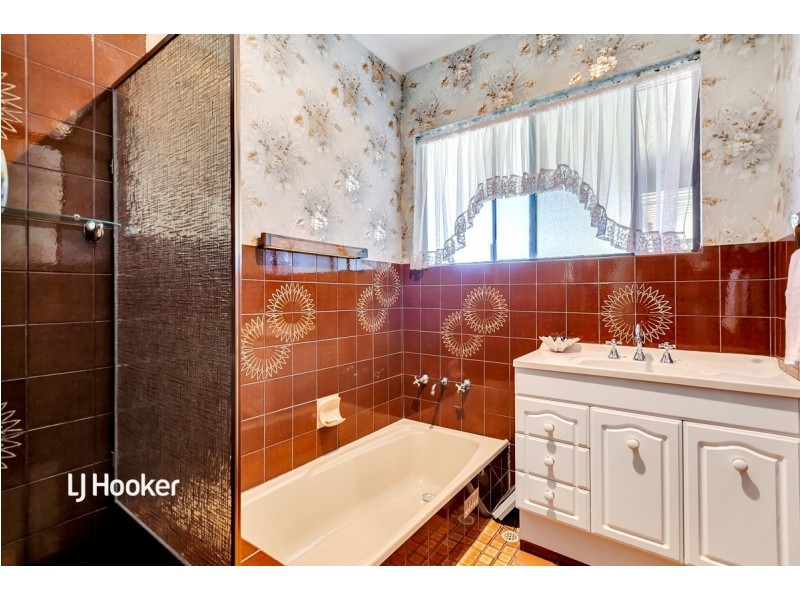 15 Leeds Avenue, Hope Valley SA 5090