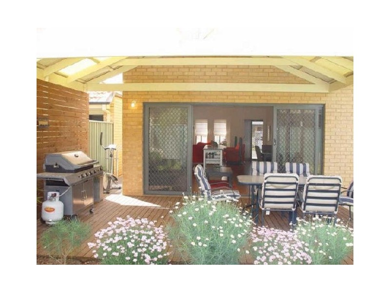 9 Lord Howe Crescent, Mawson Lakes SA 5095