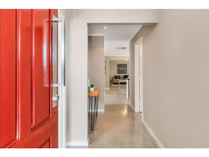 17 Lyle Street, Para Vista SA 5093