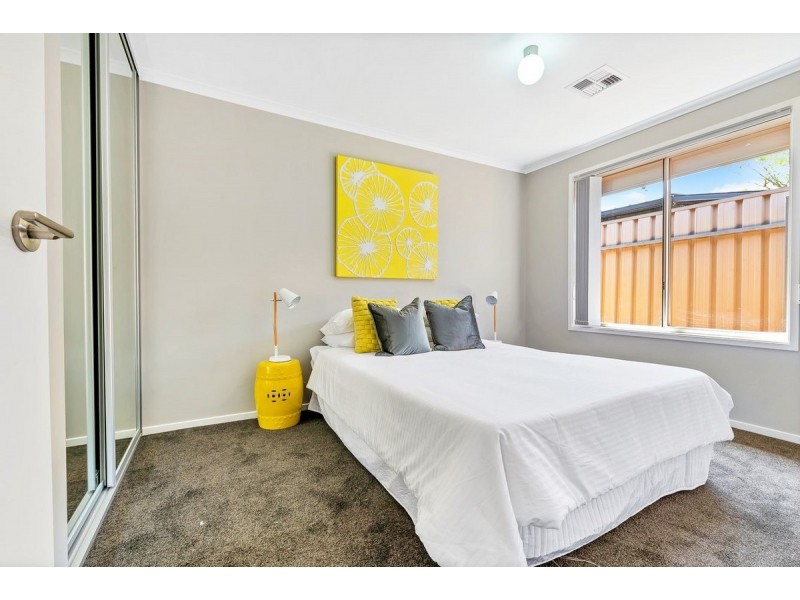 17 Lyle Street, Para Vista SA 5093