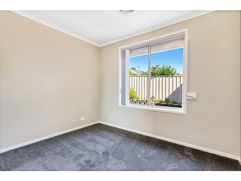 17 Lyle Street, Para Vista SA 5093