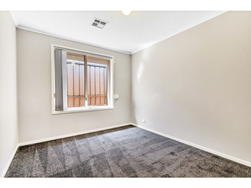 17 Lyle Street, Para Vista SA 5093