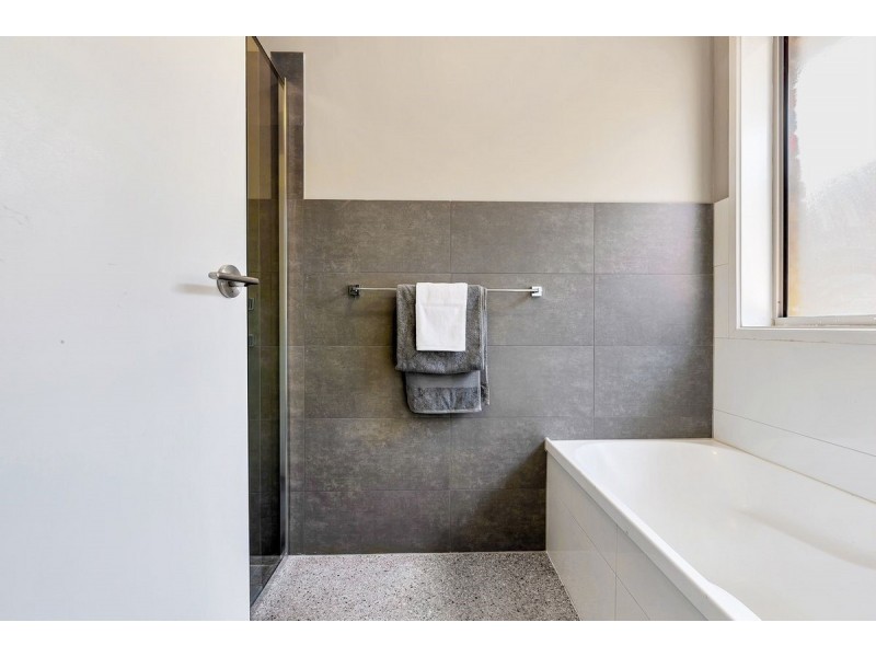 17 Lyle Street, Para Vista SA 5093