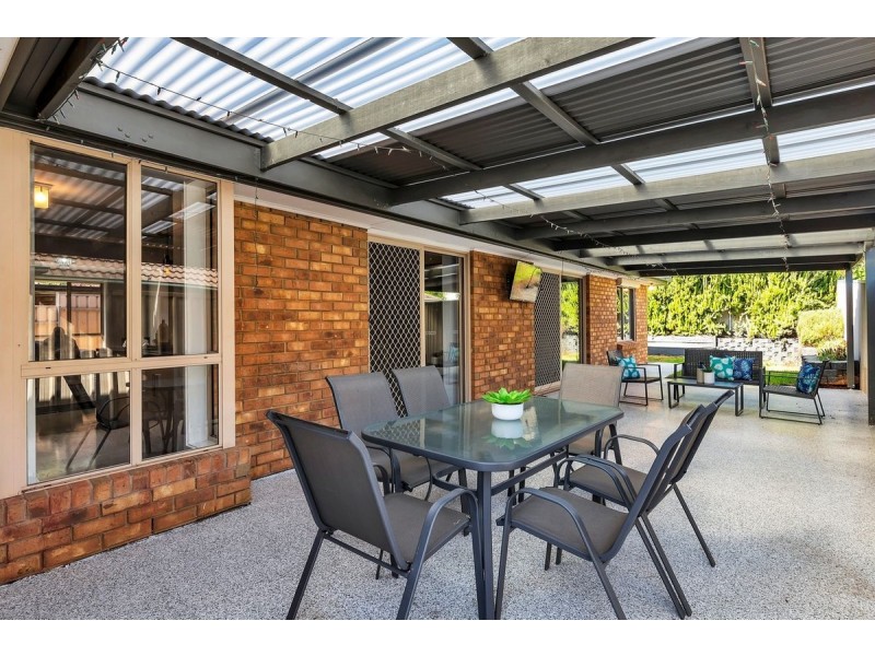 17 Lyle Street, Para Vista SA 5093