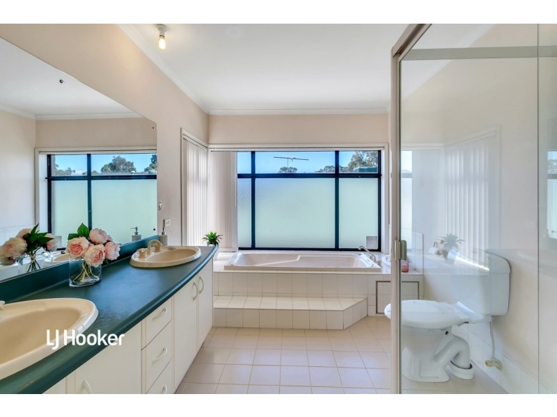 27 Sheaoak Drive, Mawson Lakes SA 5095