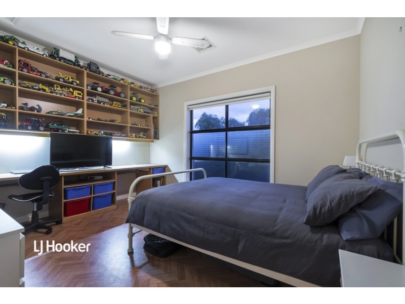 10 Bell Court, Valley View SA 5093