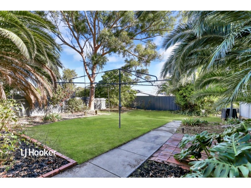 11 Stevens Avenue, Para Hills SA 5096