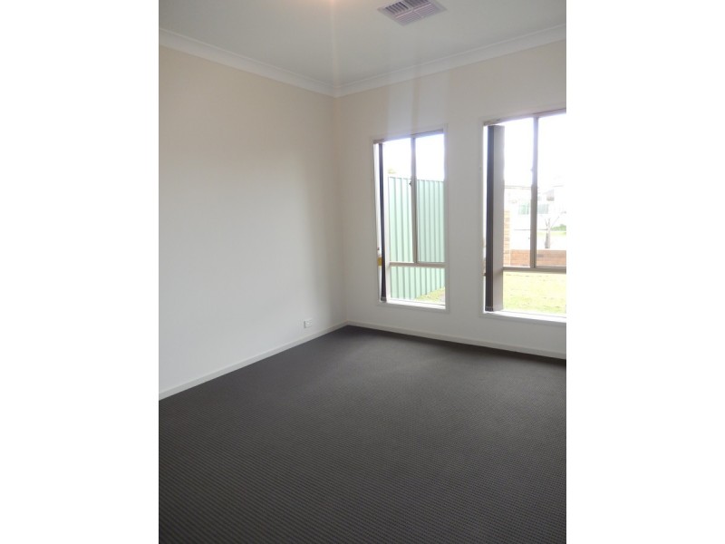 16 Thornton Road, Greenacres SA 5086